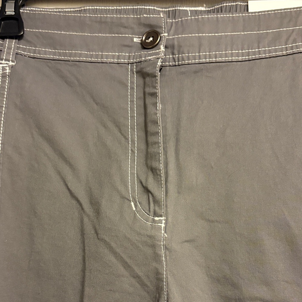 NWT-Gray Cargo Capri Pants - Picture 2 of 9
